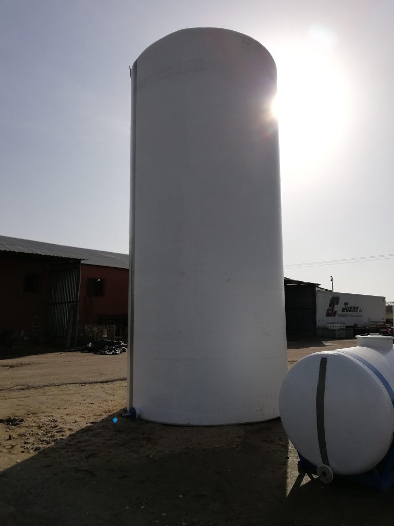 depósitos de poliéster para uso agrícola